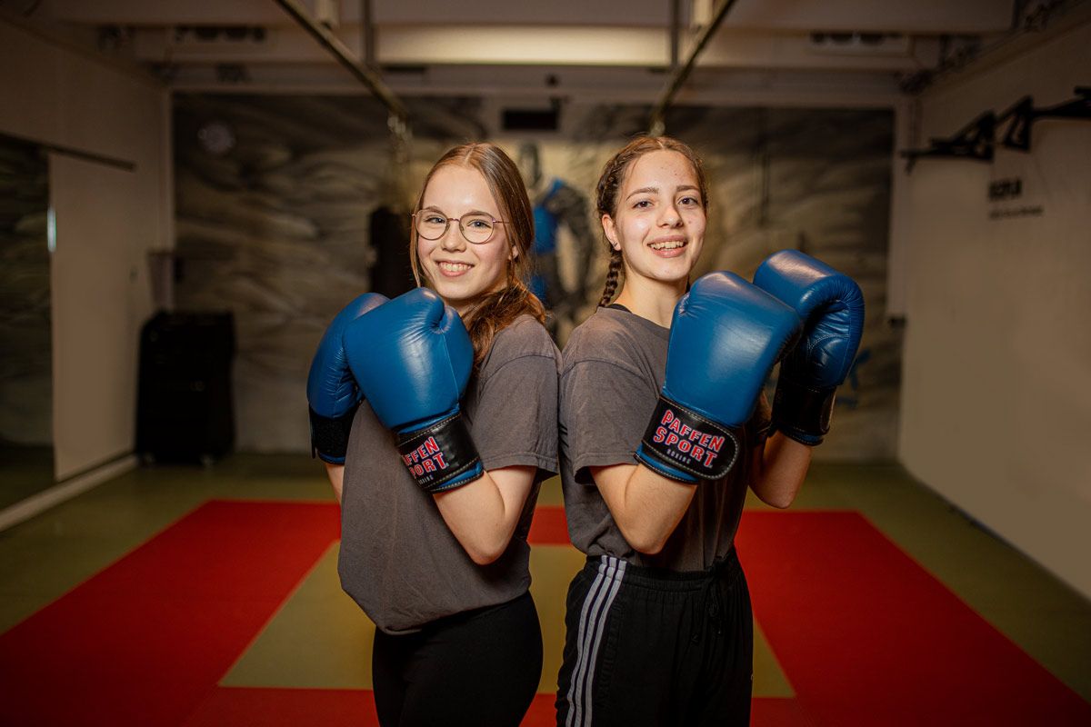 Elisa und Lara trainieren beide Selbstverteidigung für Kinder bzw Jugendliche